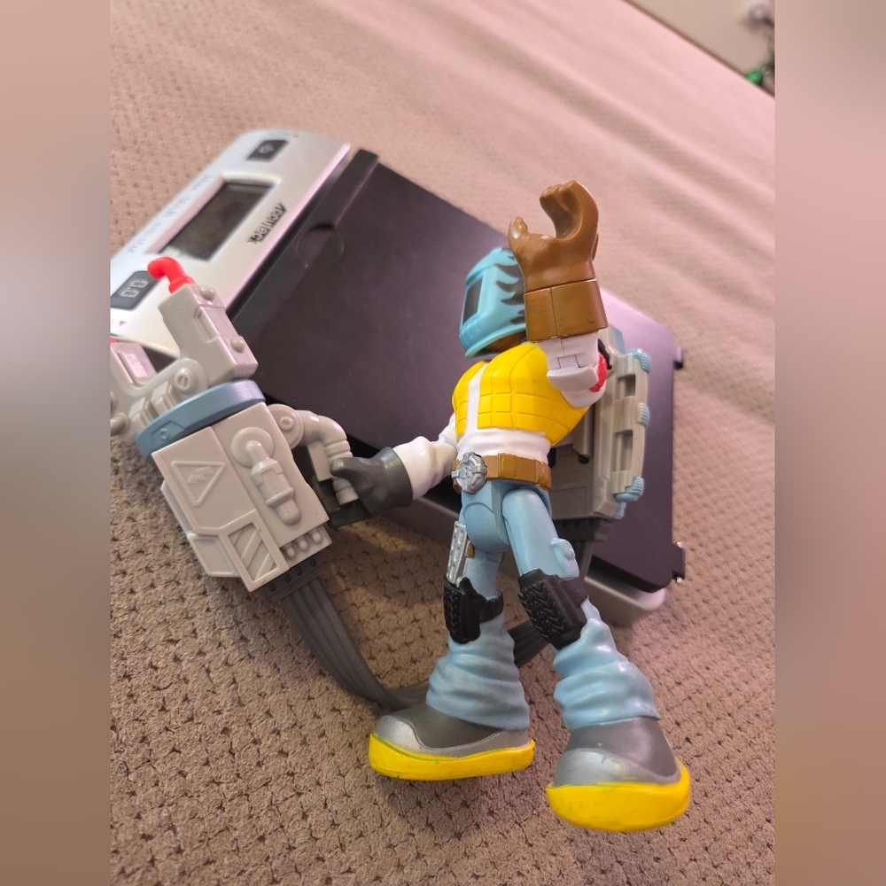 2018 Rescue Heroes Carlos Kitbash 6" Figure with Spinning Arc Welder Mechanic - Picture 5 of 13